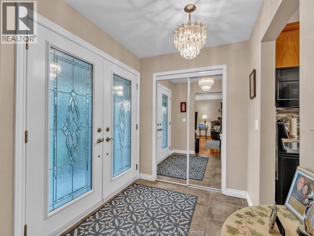 9975 Holly Crescent, Windsor, ON