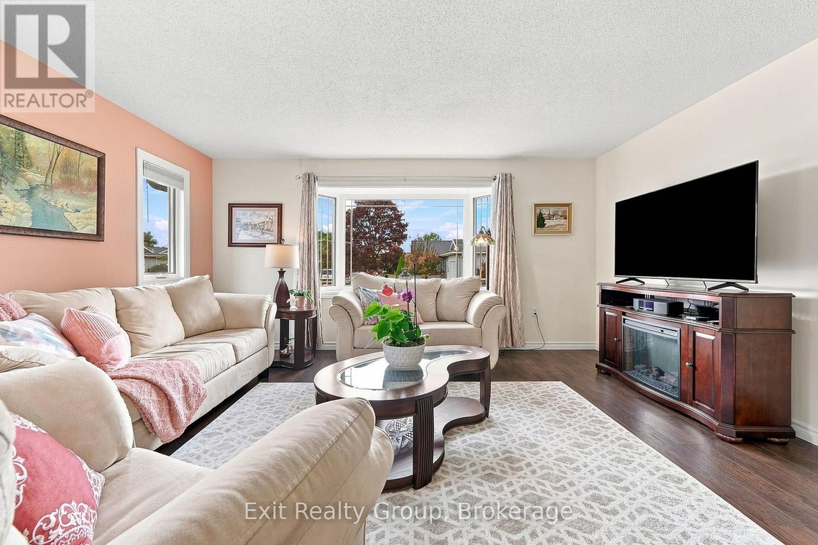 6 Heritage Drive, Prince Edward County (Wellington), ON