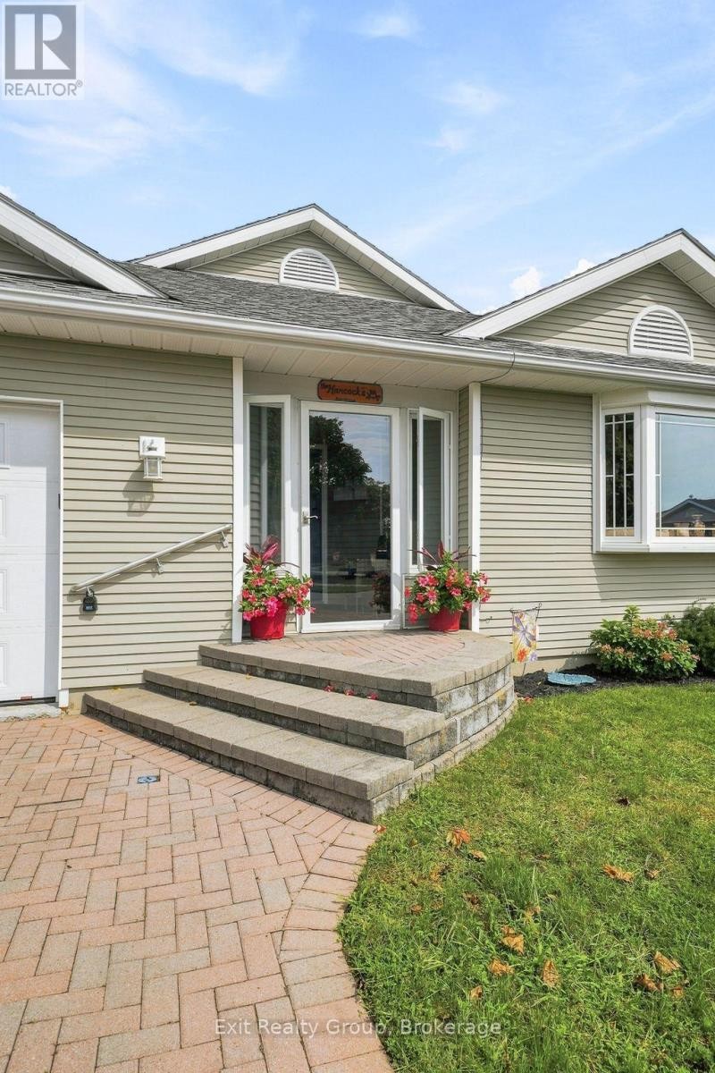 6 Heritage Drive, Prince Edward County (Wellington), ON