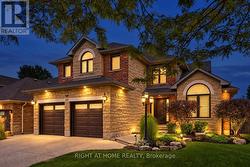 509 LARKSPUR LANE Burlington, ON L7T 4L8