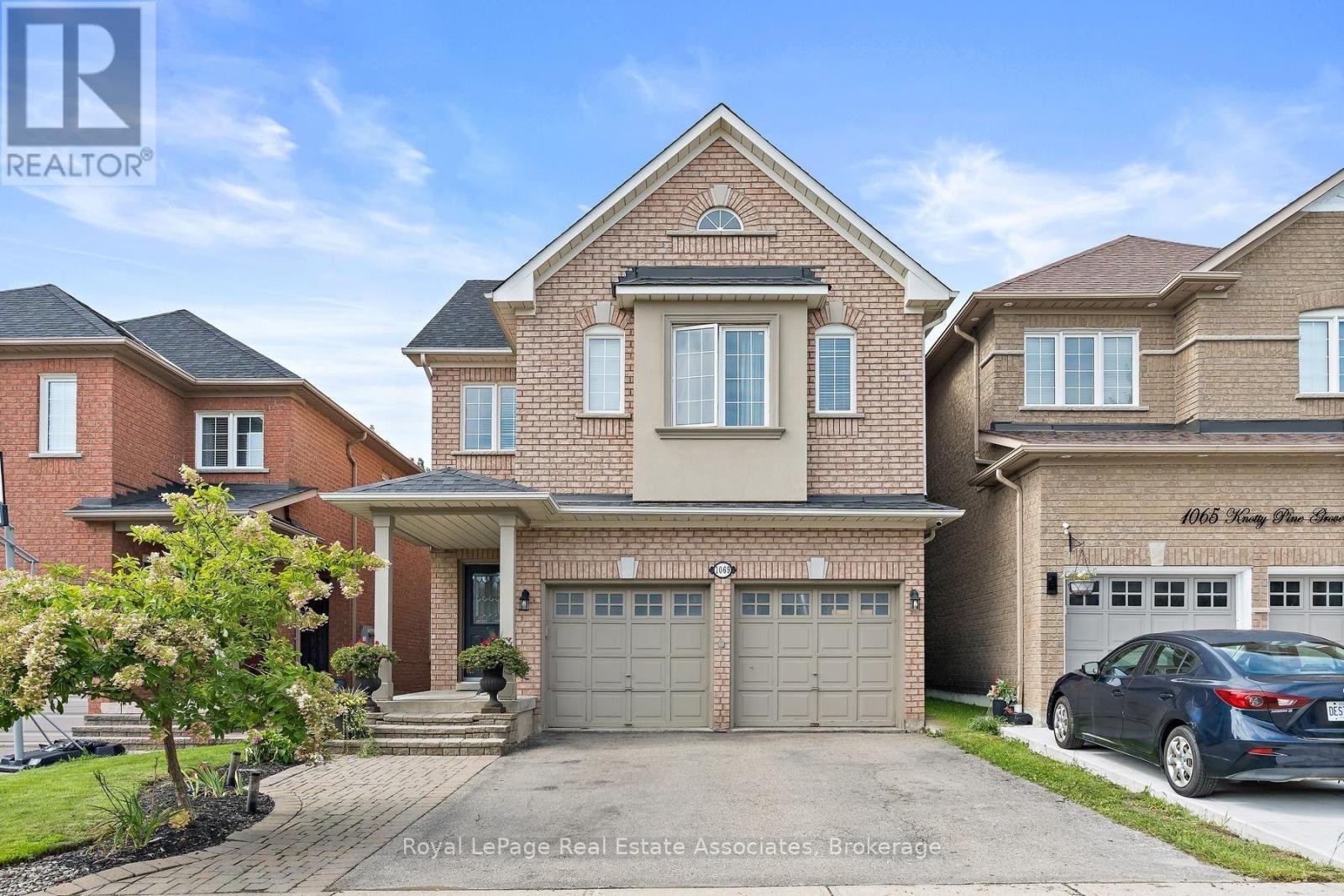 1069 Knotty Pine Grove, Mississauga, ON