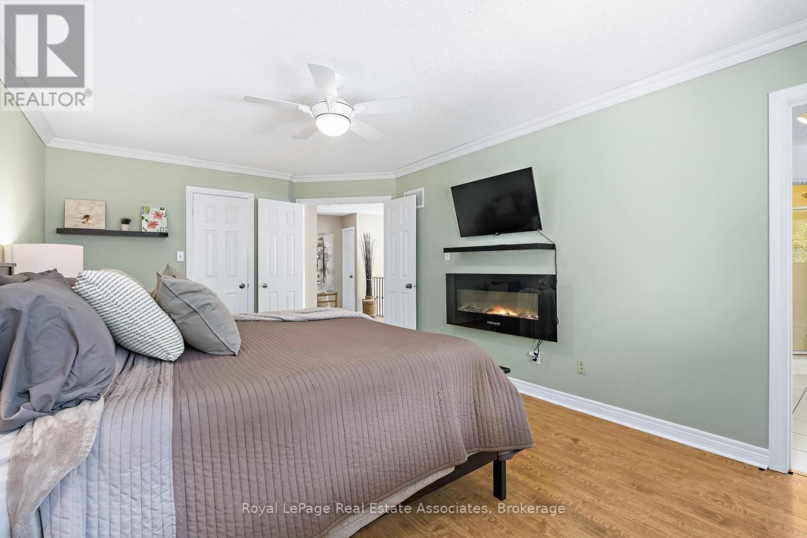 1069 Knotty Pine Grove, Mississauga, ON