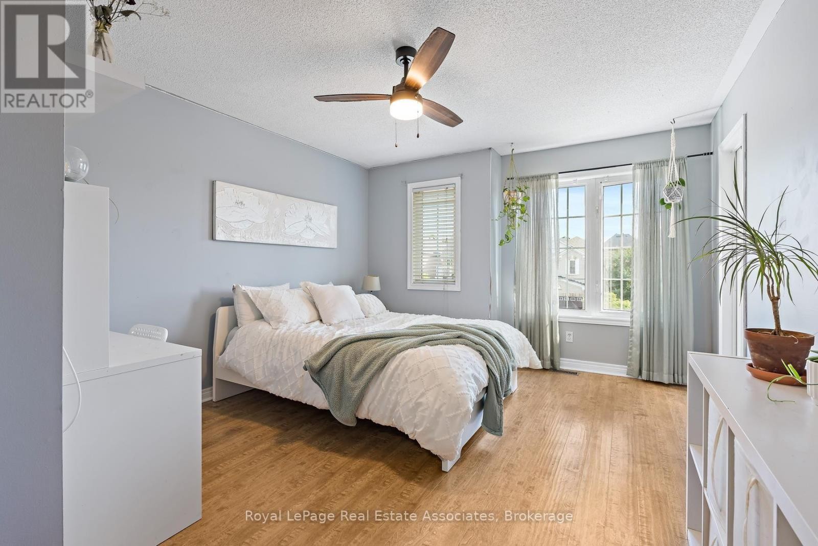1069 Knotty Pine Grove, Mississauga, ON