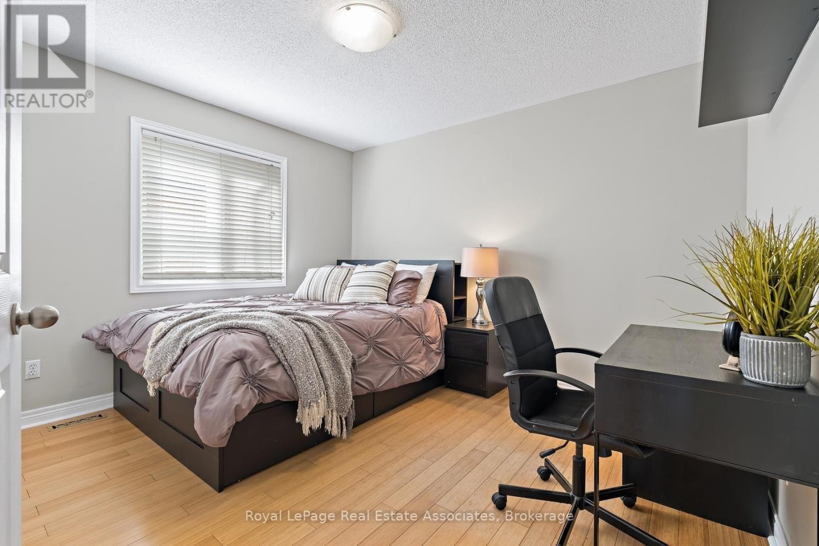 1069 Knotty Pine Grove, Mississauga, ON