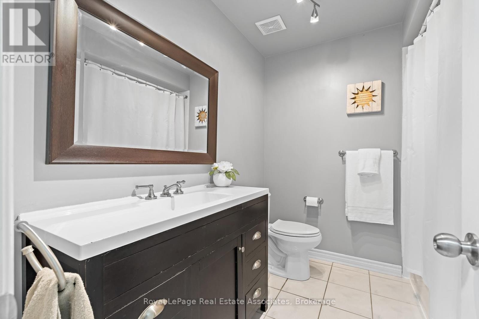 1069 Knotty Pine Grove, Mississauga, ON