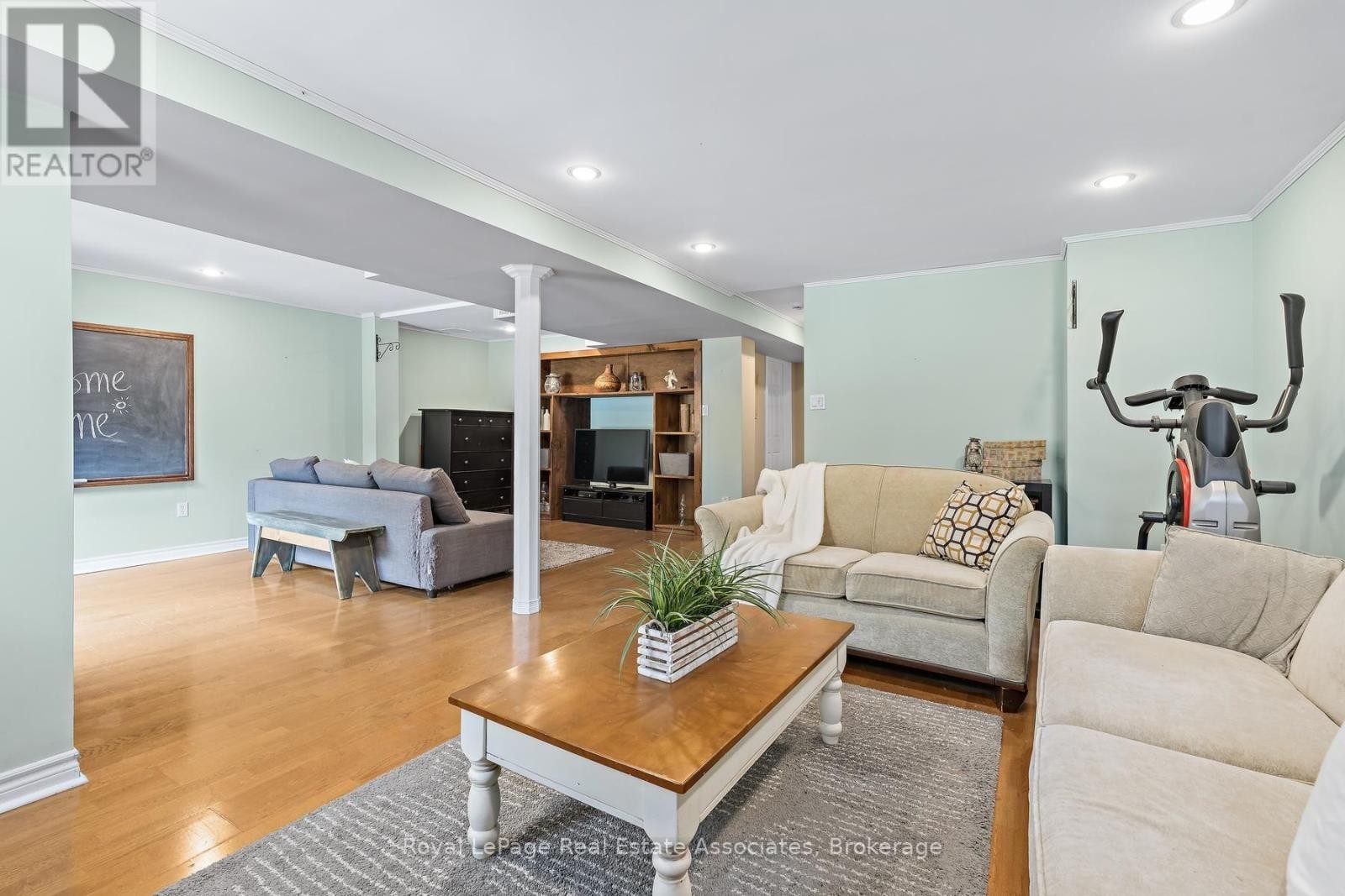 1069 Knotty Pine Grove, Mississauga, ON
