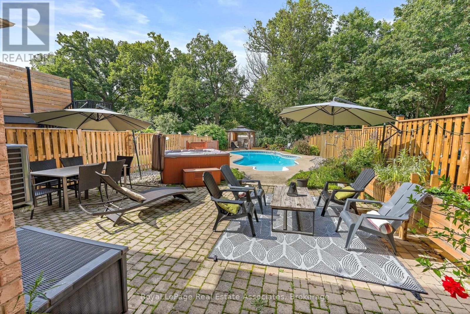 1069 Knotty Pine Grove, Mississauga, ON