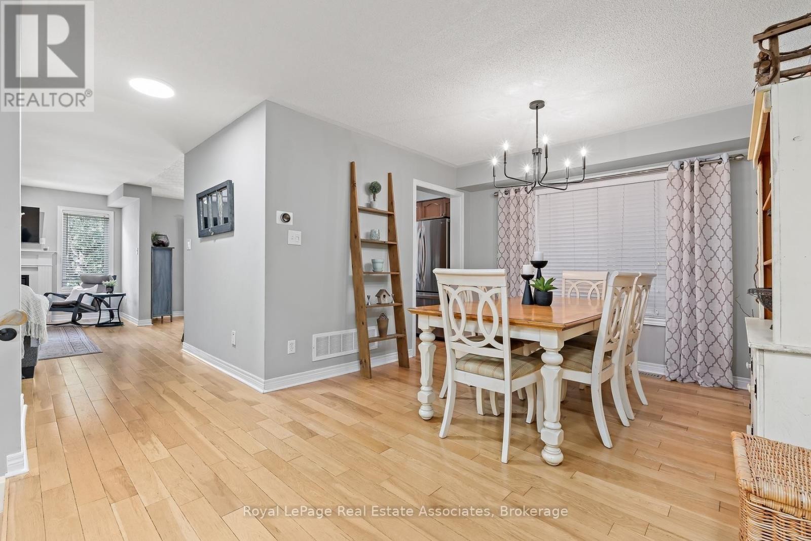 1069 Knotty Pine Grove, Mississauga, ON