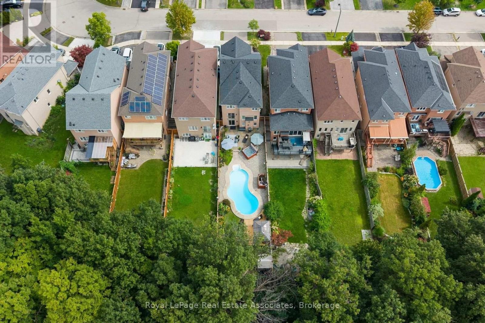 1069 Knotty Pine Grove, Mississauga, ON