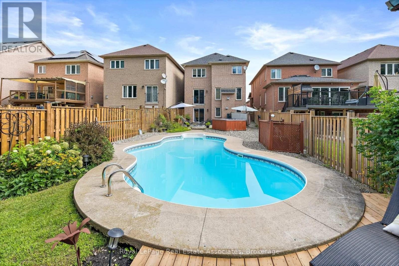1069 Knotty Pine Grove, Mississauga, ON
