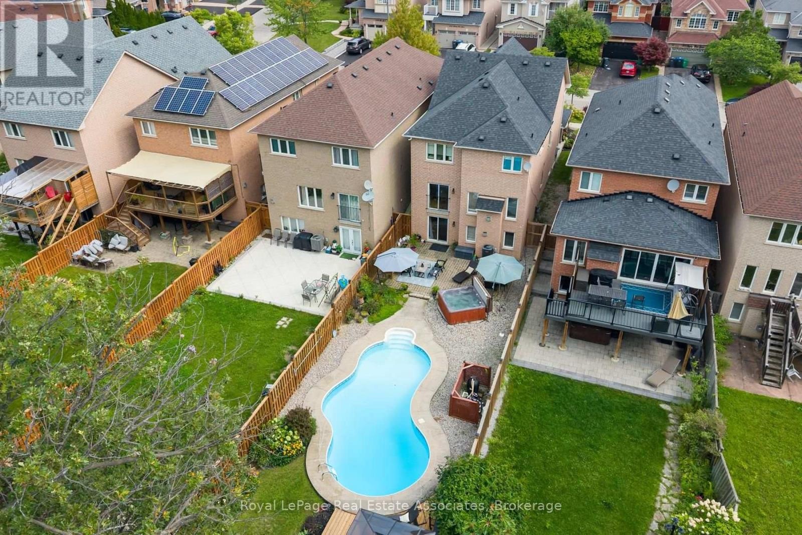 1069 Knotty Pine Grove, Mississauga, ON