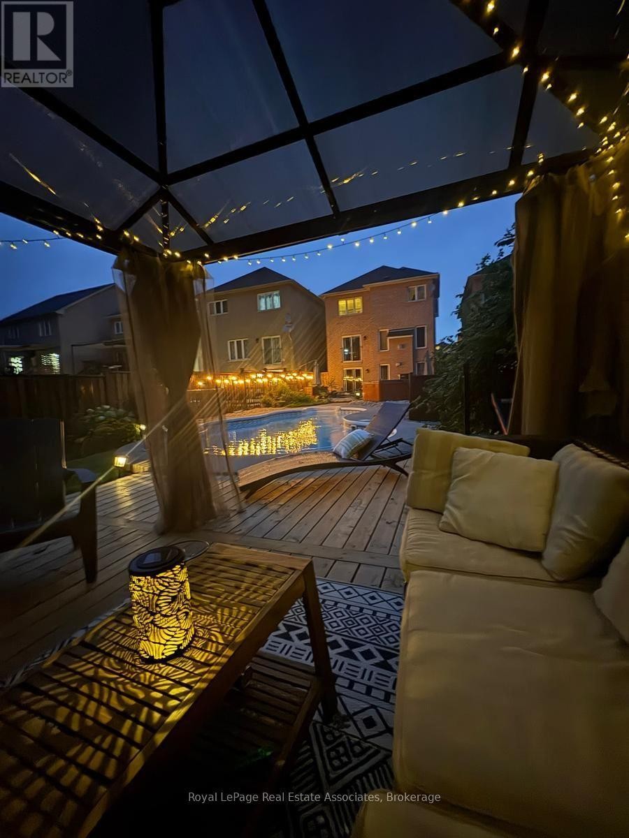 1069 Knotty Pine Grove, Mississauga, ON