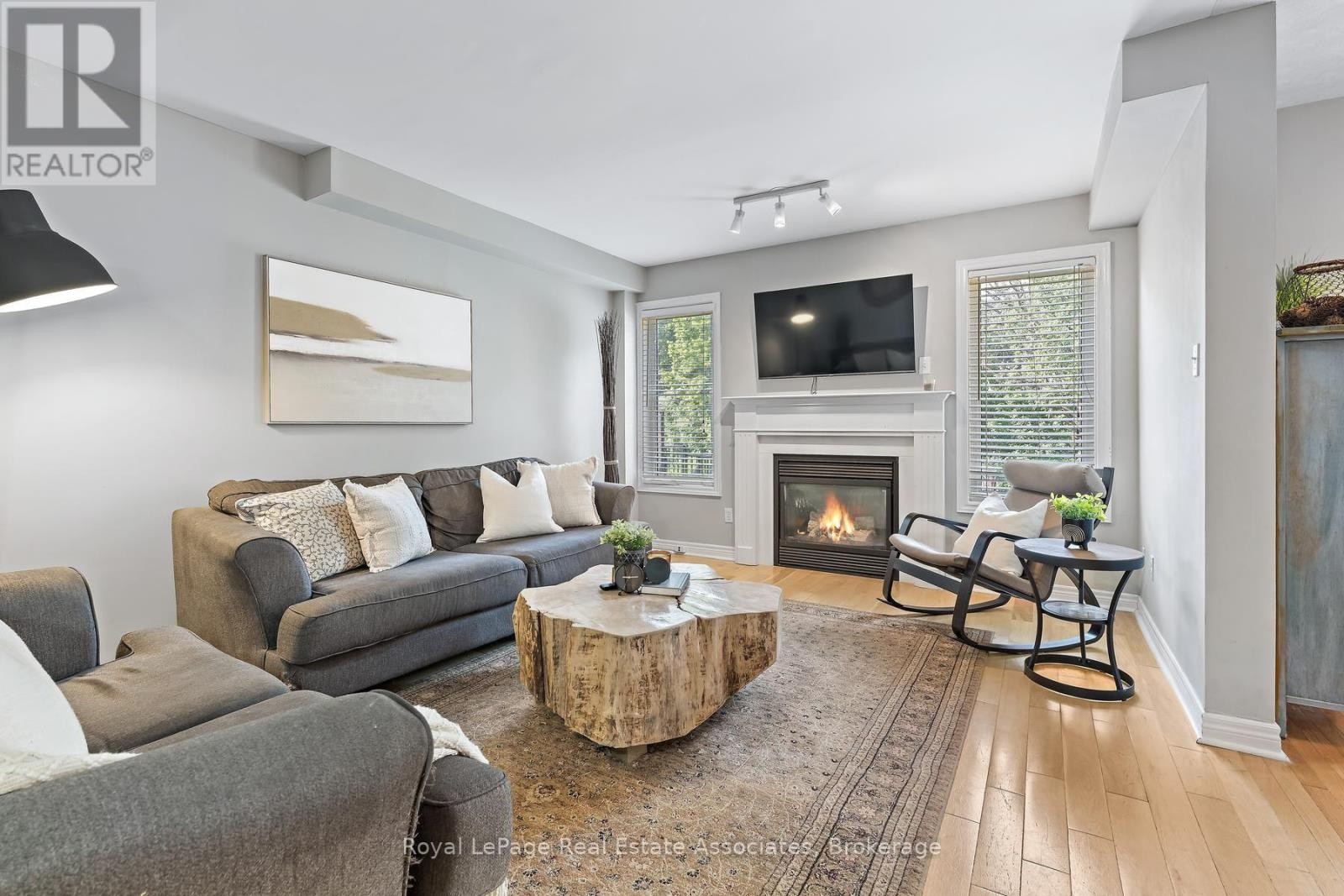 1069 Knotty Pine Grove, Mississauga, ON