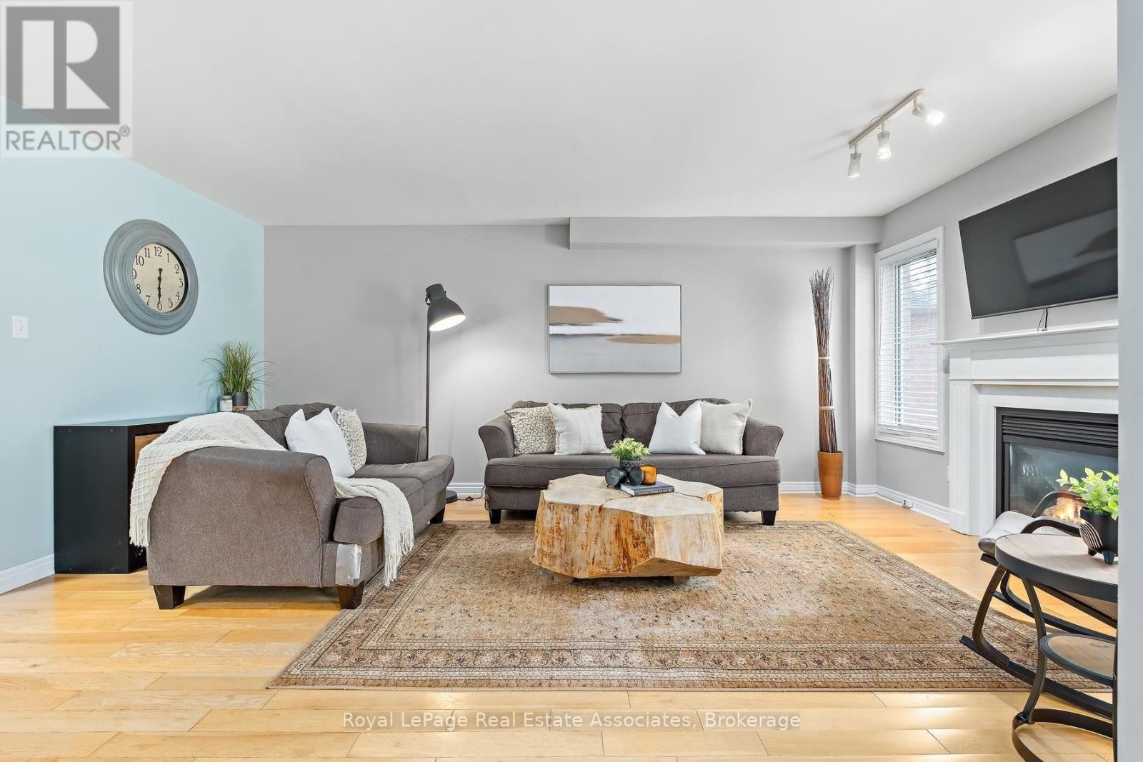 1069 Knotty Pine Grove, Mississauga, ON