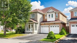 33 AMETHYST DRIVE Richmond Hill, ON L4S 2J8