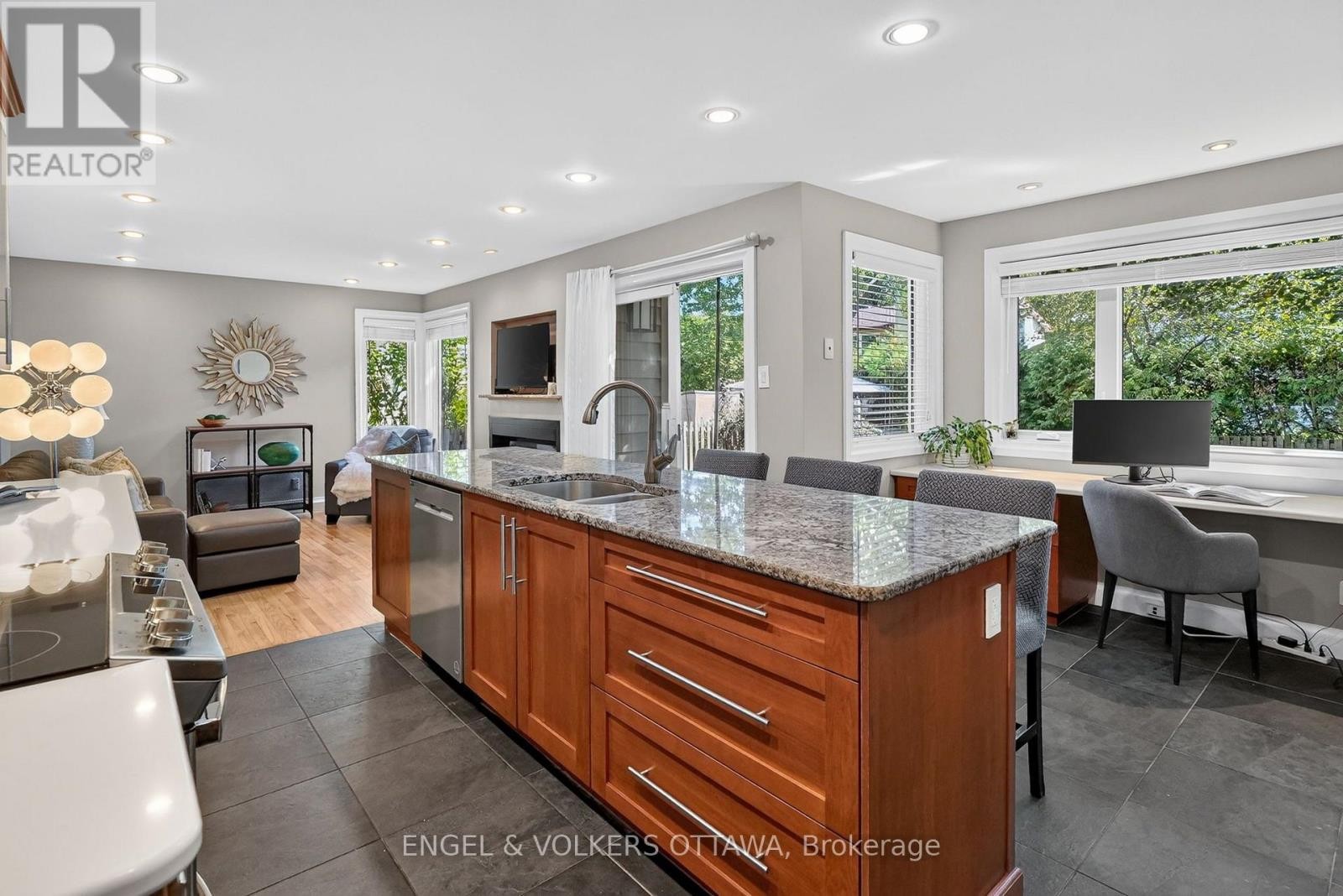 22 Lynhurst Avenue, Ottawa, ON