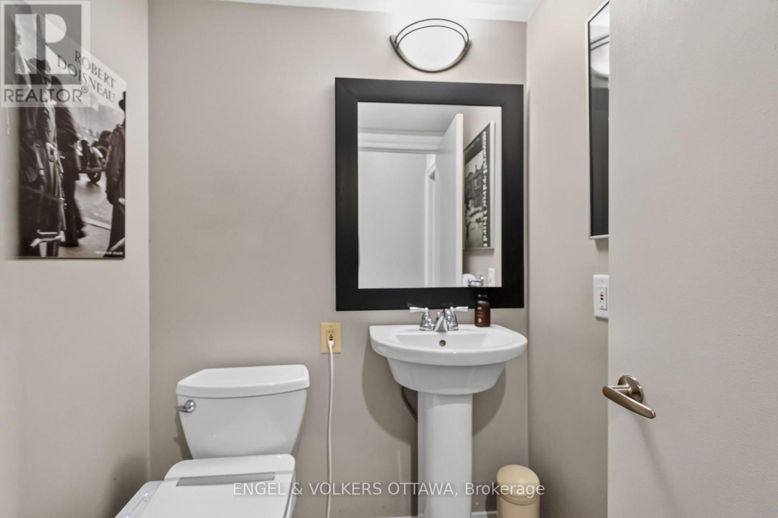 22 Lynhurst Avenue, Ottawa, ON