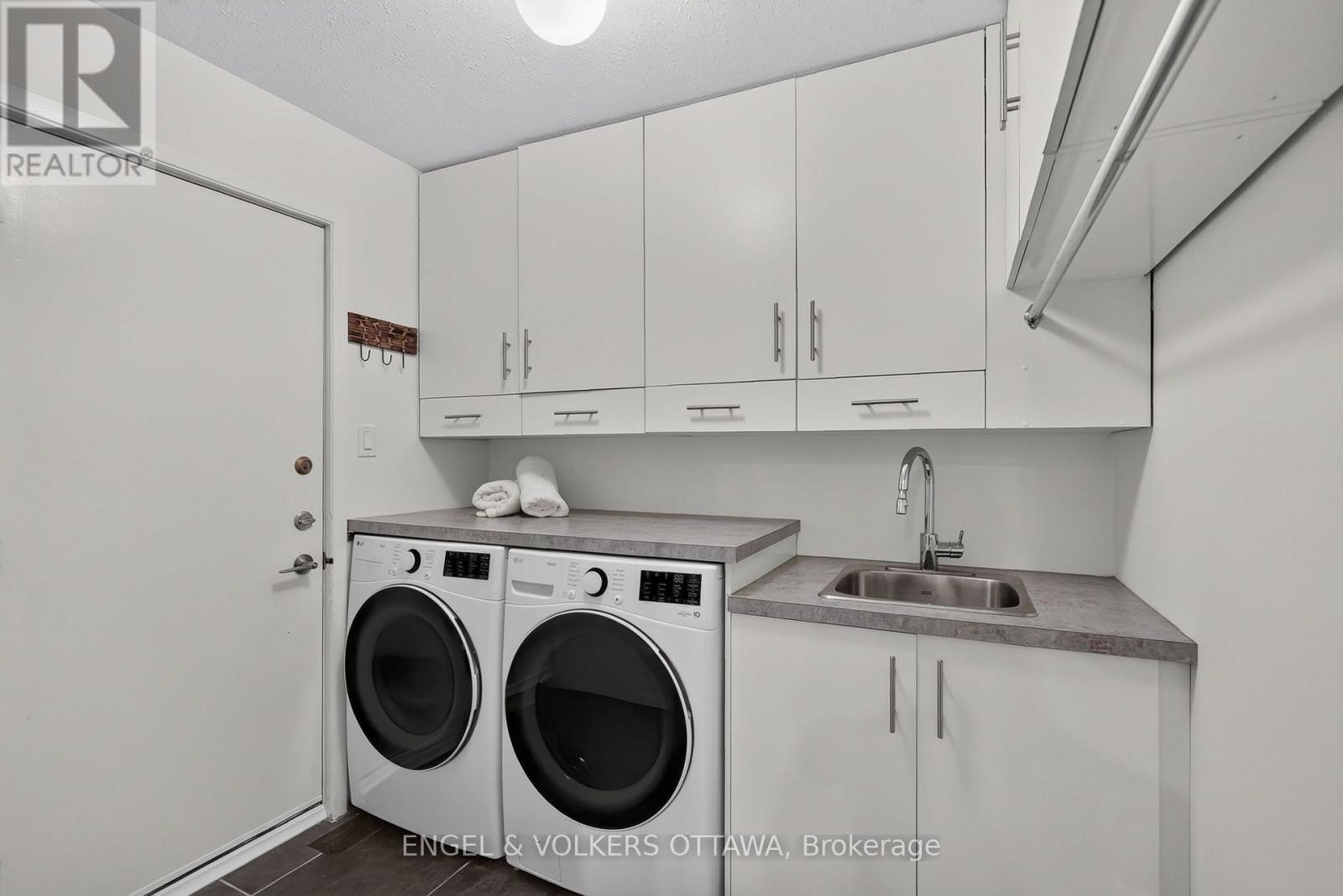 22 Lynhurst Avenue, Ottawa, ON