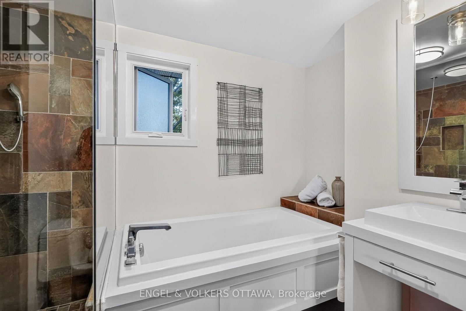 22 Lynhurst Avenue, Ottawa, ON