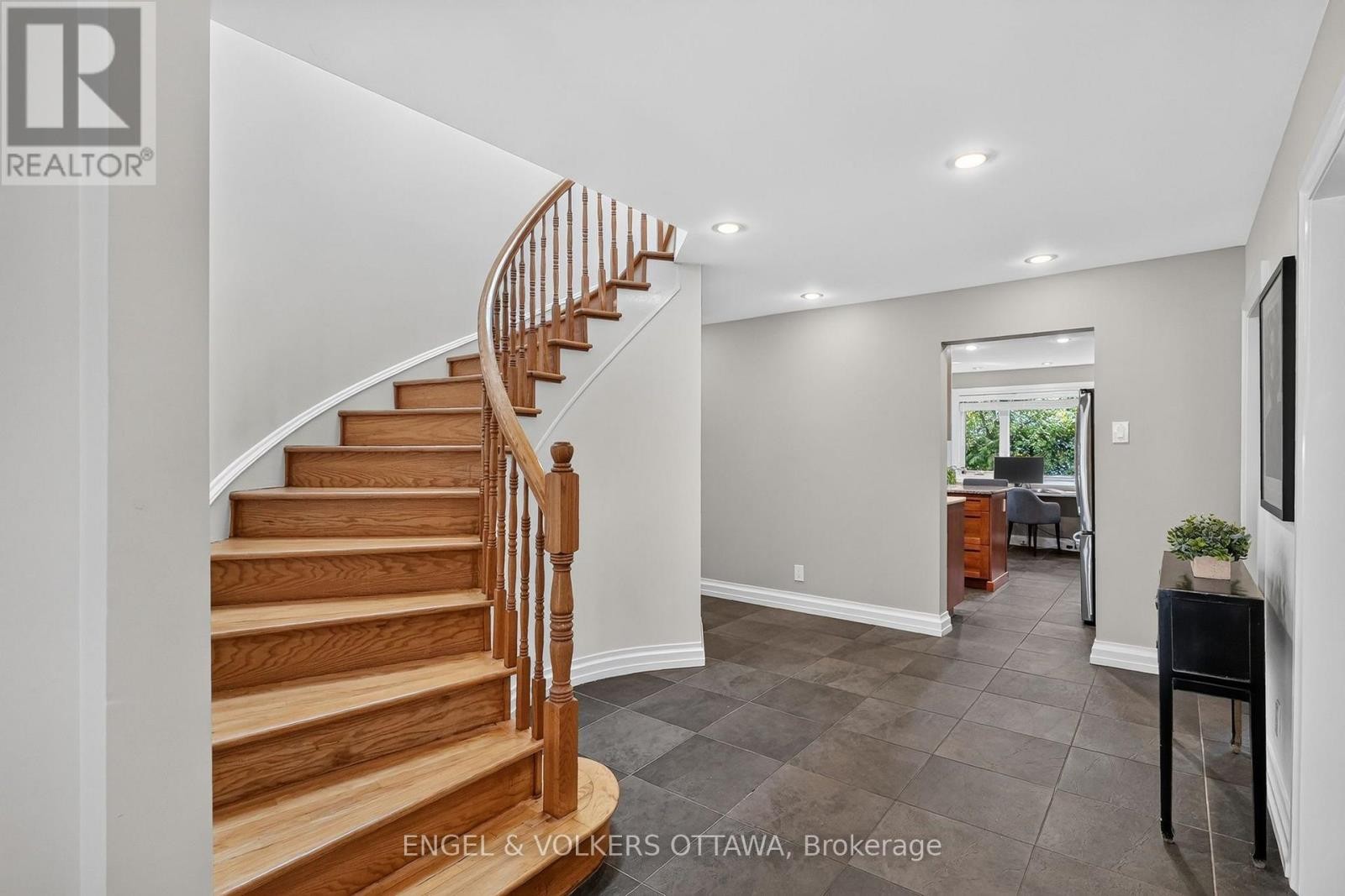 22 Lynhurst Avenue, Ottawa, ON
