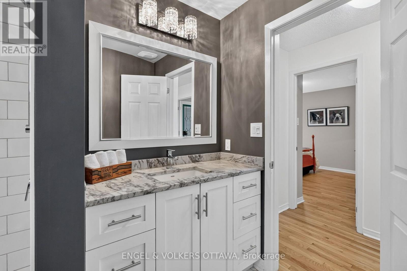 22 Lynhurst Avenue, Ottawa, ON