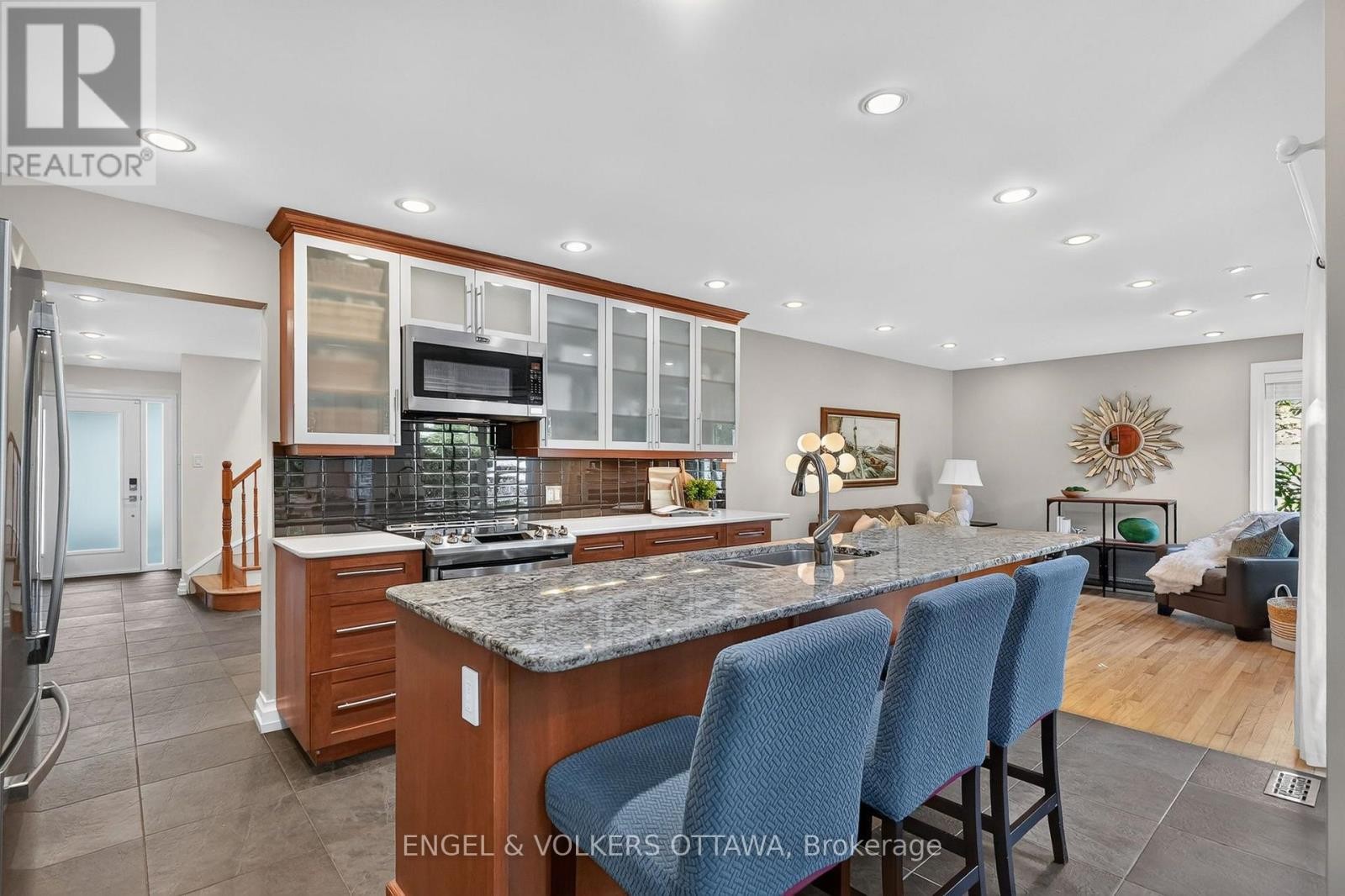 22 Lynhurst Avenue, Ottawa, ON