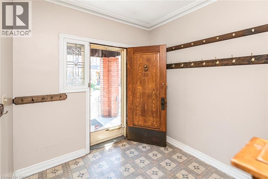 75 Kensington Avenue N, Hamilton, ON