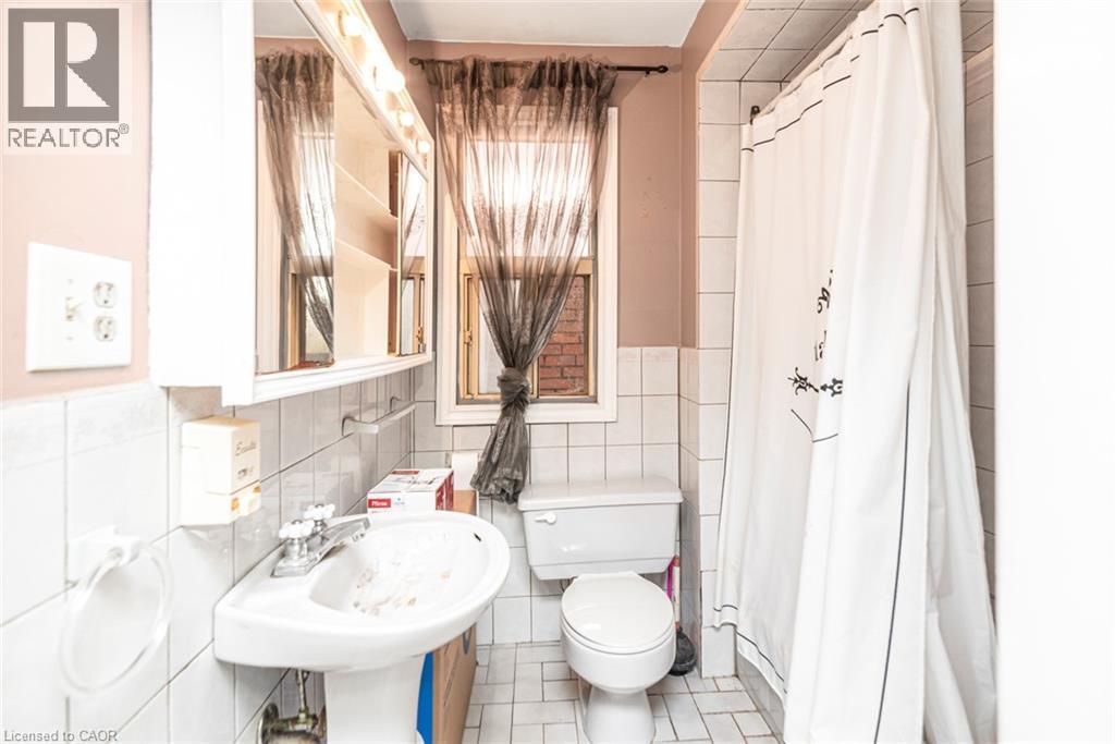 75 Kensington Avenue N, Hamilton, ON
