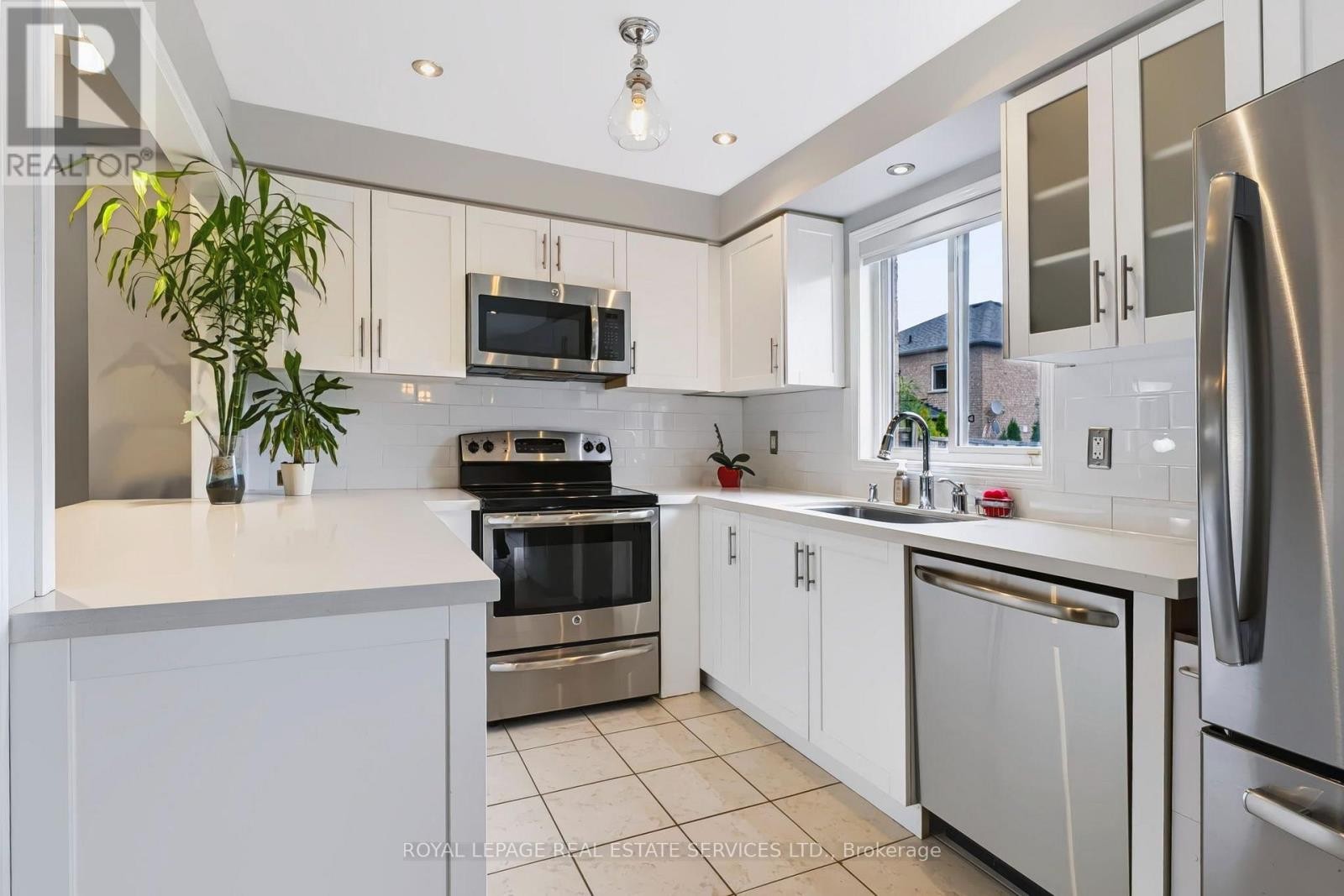 5856 Blue Spruce Avenue, Burlington, ON