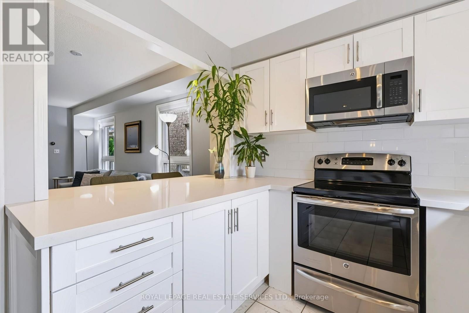 5856 Blue Spruce Avenue, Burlington, ON