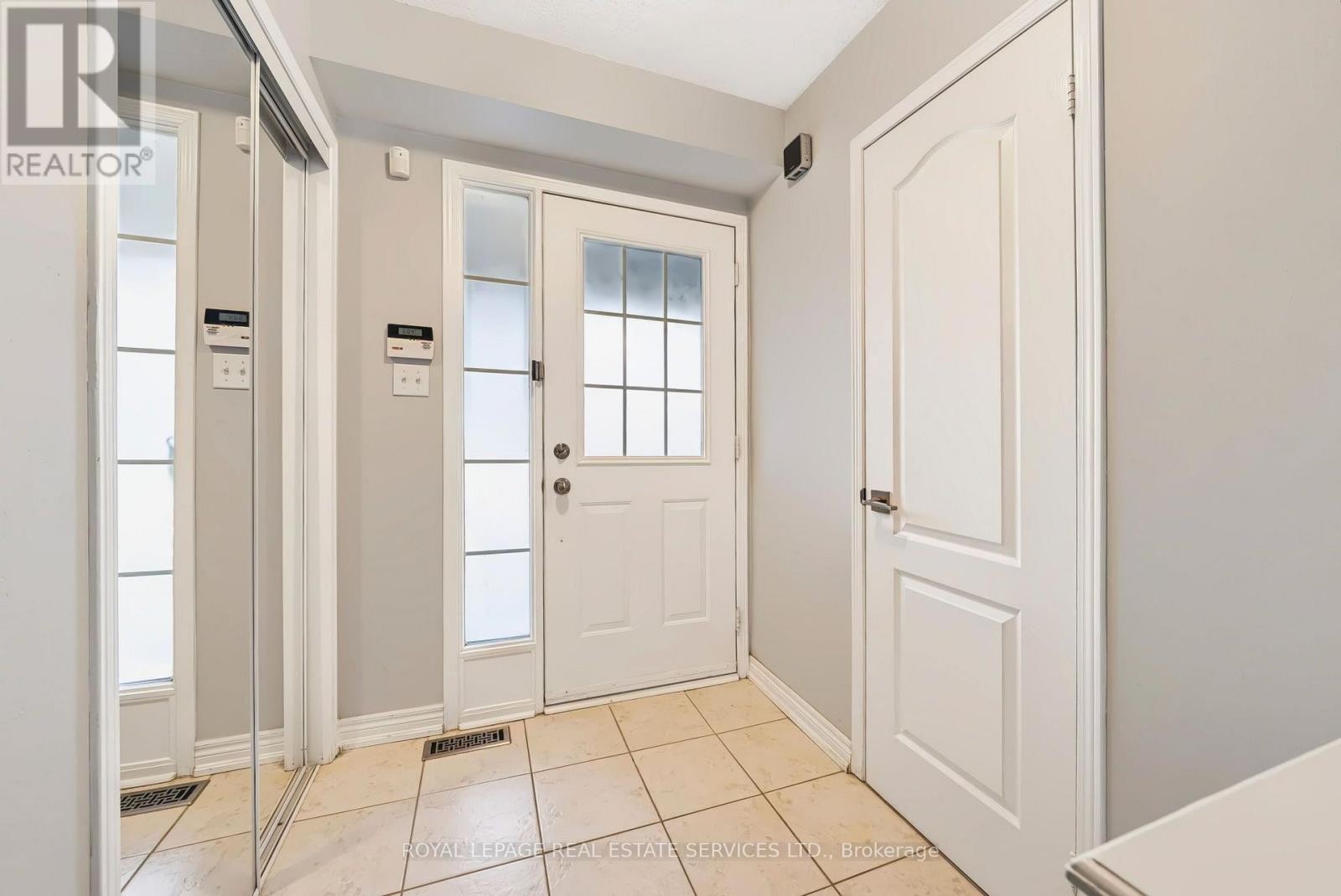 5856 Blue Spruce Avenue, Burlington, ON