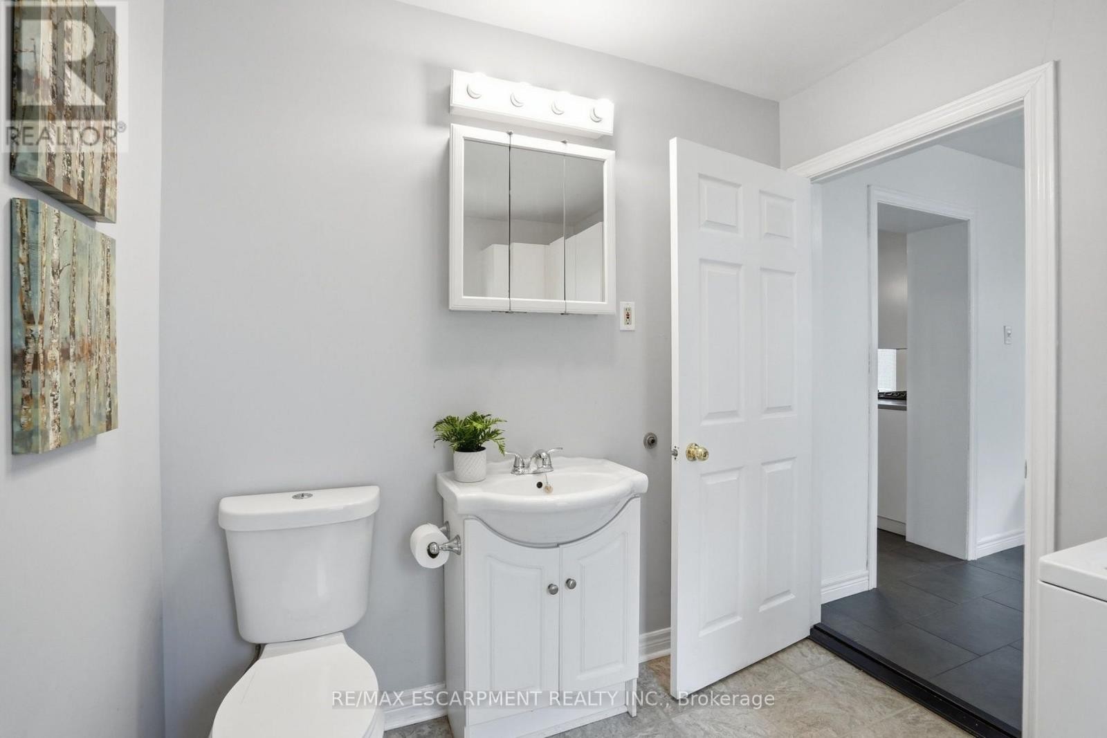 230 Beach Boulevard, Hamilton, ON