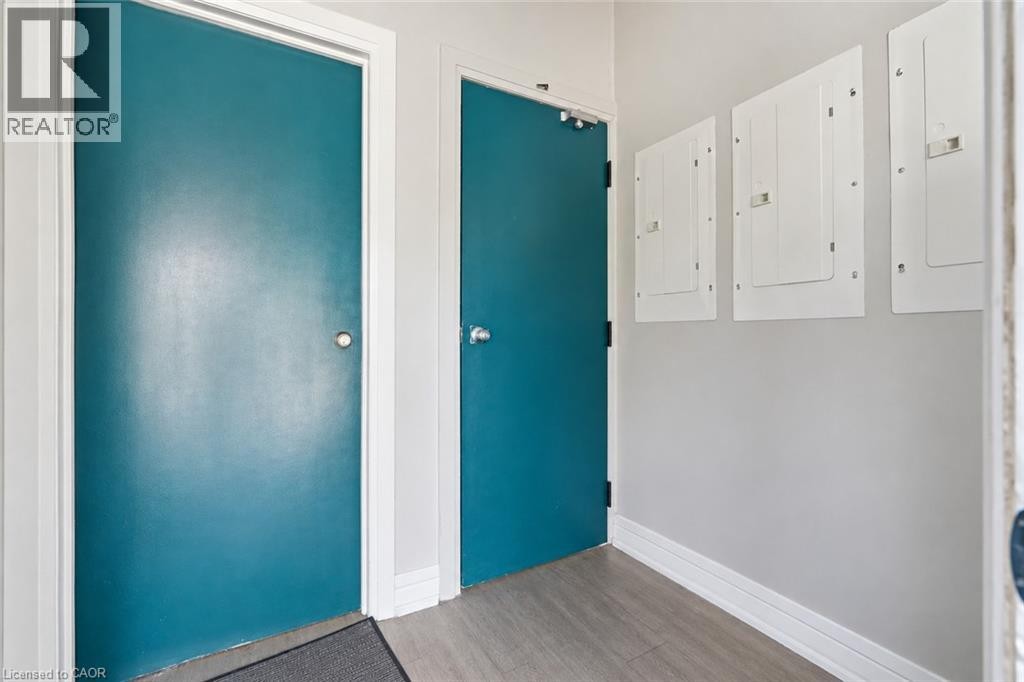 Common Entrance to Units - 106 Barnesdale Avenue N, Hamilton, ON