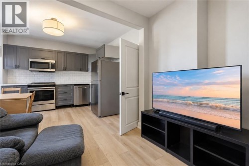 Second Floor Living Rm - 106 Barnesdale Avenue N, Hamilton, ON 