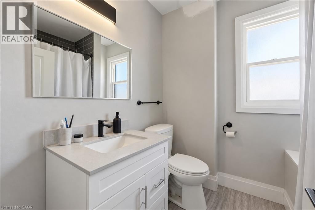 Second Floor Washroom - 106 Barnesdale Avenue N, Hamilton, ON