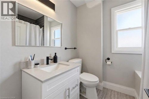 Second Floor Washroom - 106 Barnesdale Avenue N, Hamilton, ON 