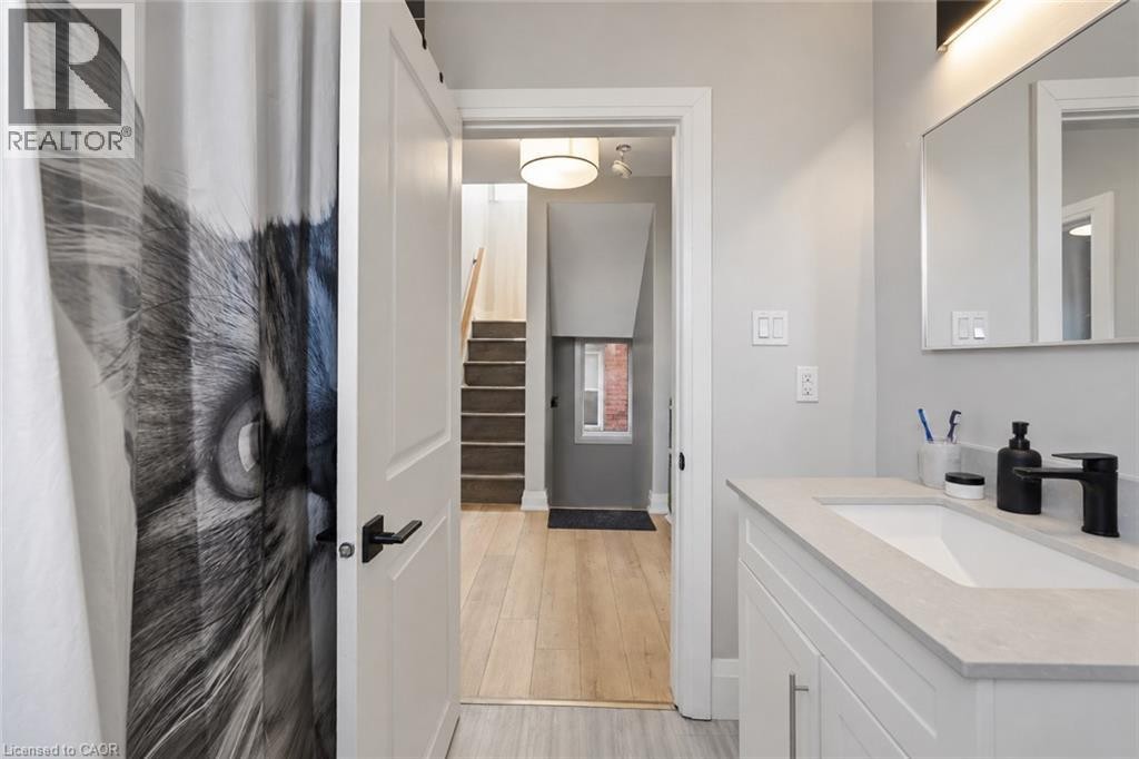 Second Floor Washroom - 106 Barnesdale Avenue N, Hamilton, ON
