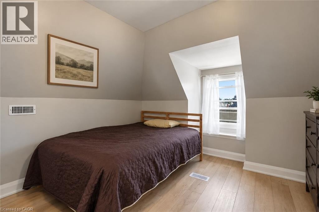 Primary Bedroom, Second Floor - 106 Barnesdale Avenue N, Hamilton, ON