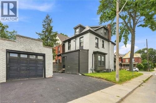 106 Barnesdale Avenue N, Hamilton, ON 