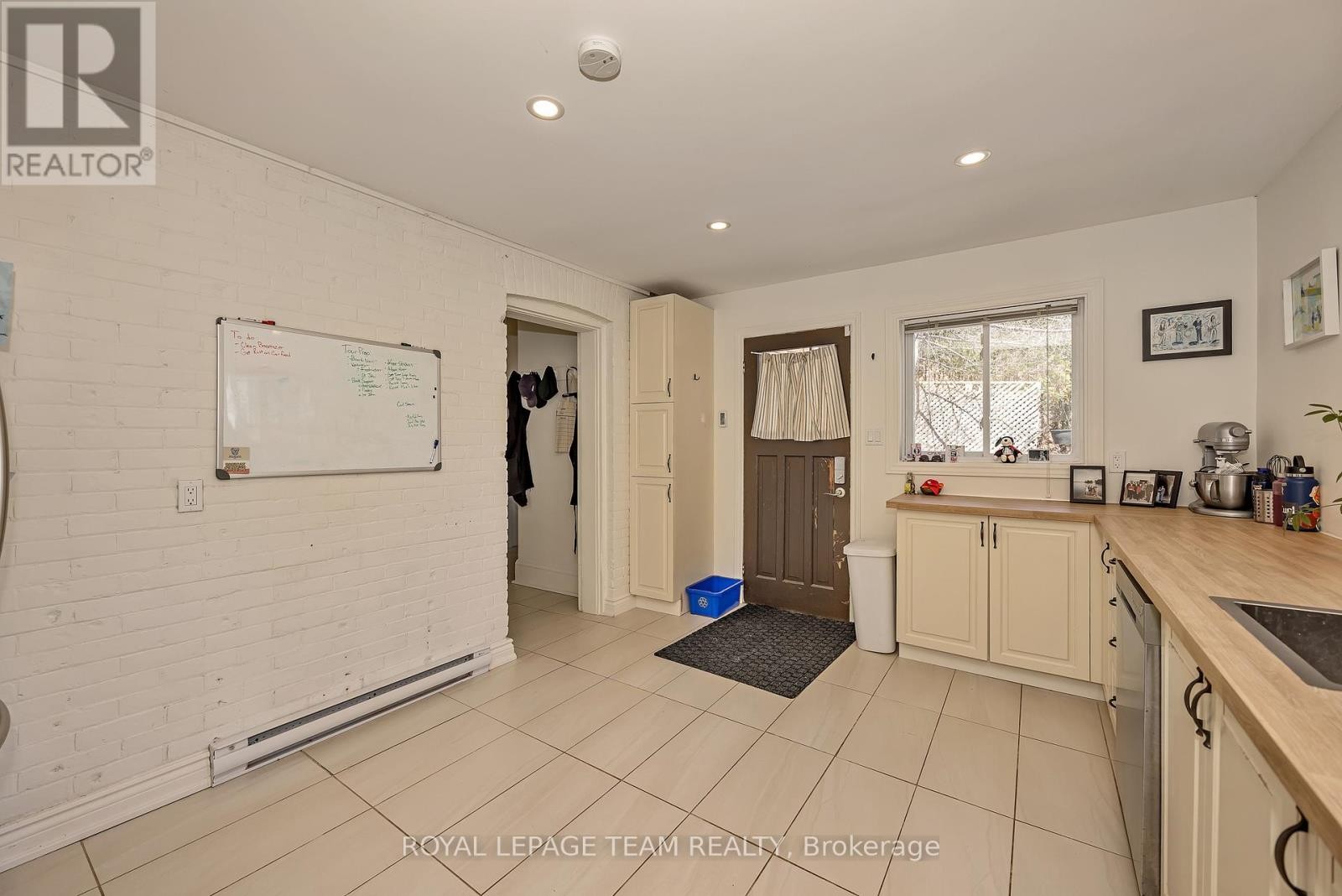 11 Sherbrooke Avenue, Ottawa, ON