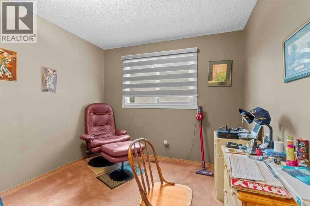 Upper Bedroom - 46 Meadowview Close, Sylvan Lake, AB