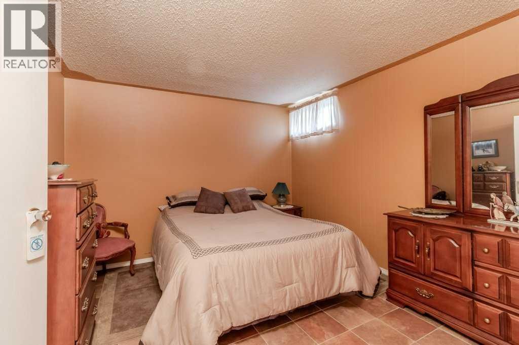 Lower floor Bedroom - 46 Meadowview Close, Sylvan Lake, AB