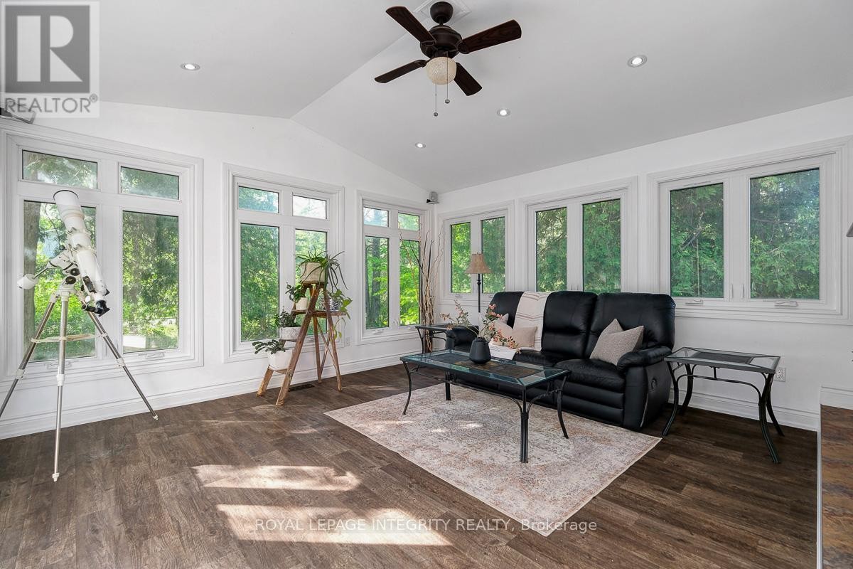 Sunroom at the back of the house - 2414 Mcgee Side Road, Ottawa, ON
