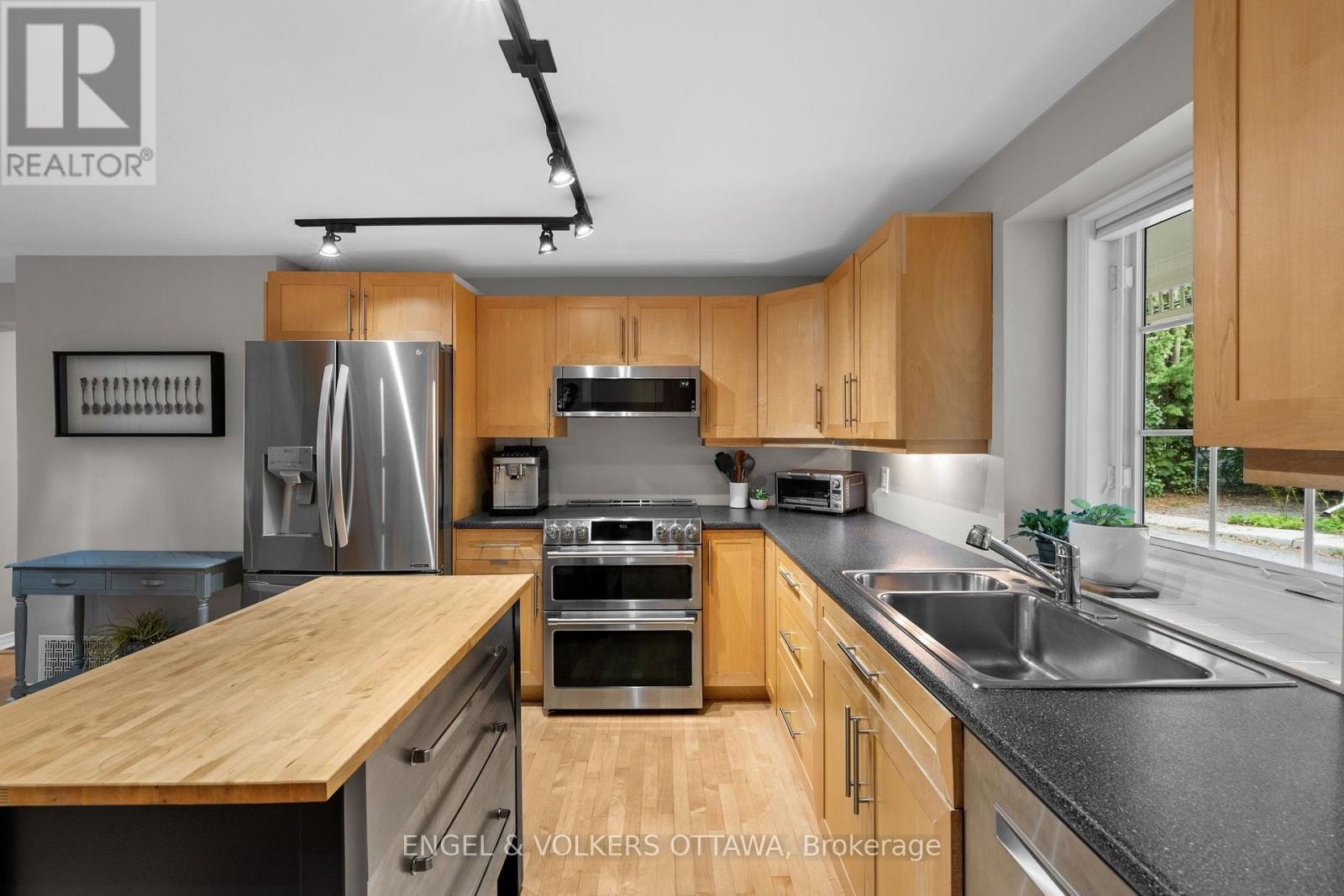 4 Avon Lane, Ottawa, ON