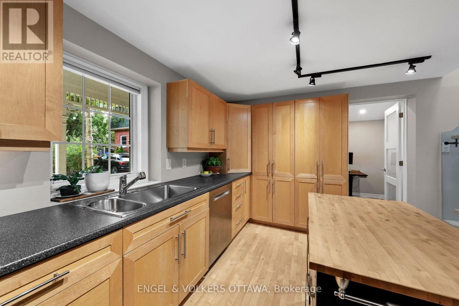 4 Avon Lane, Ottawa, ON