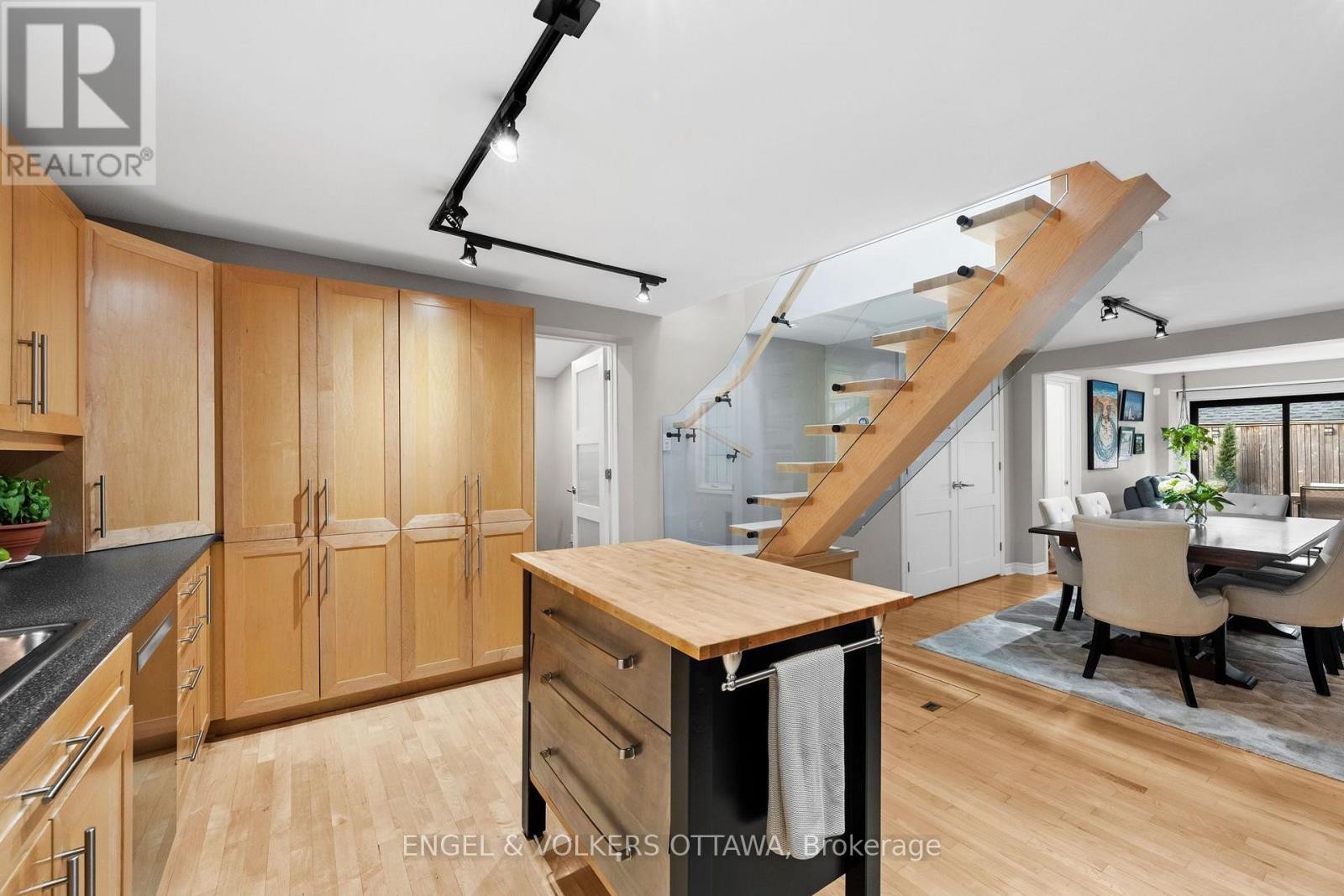 4 Avon Lane, Ottawa, ON
