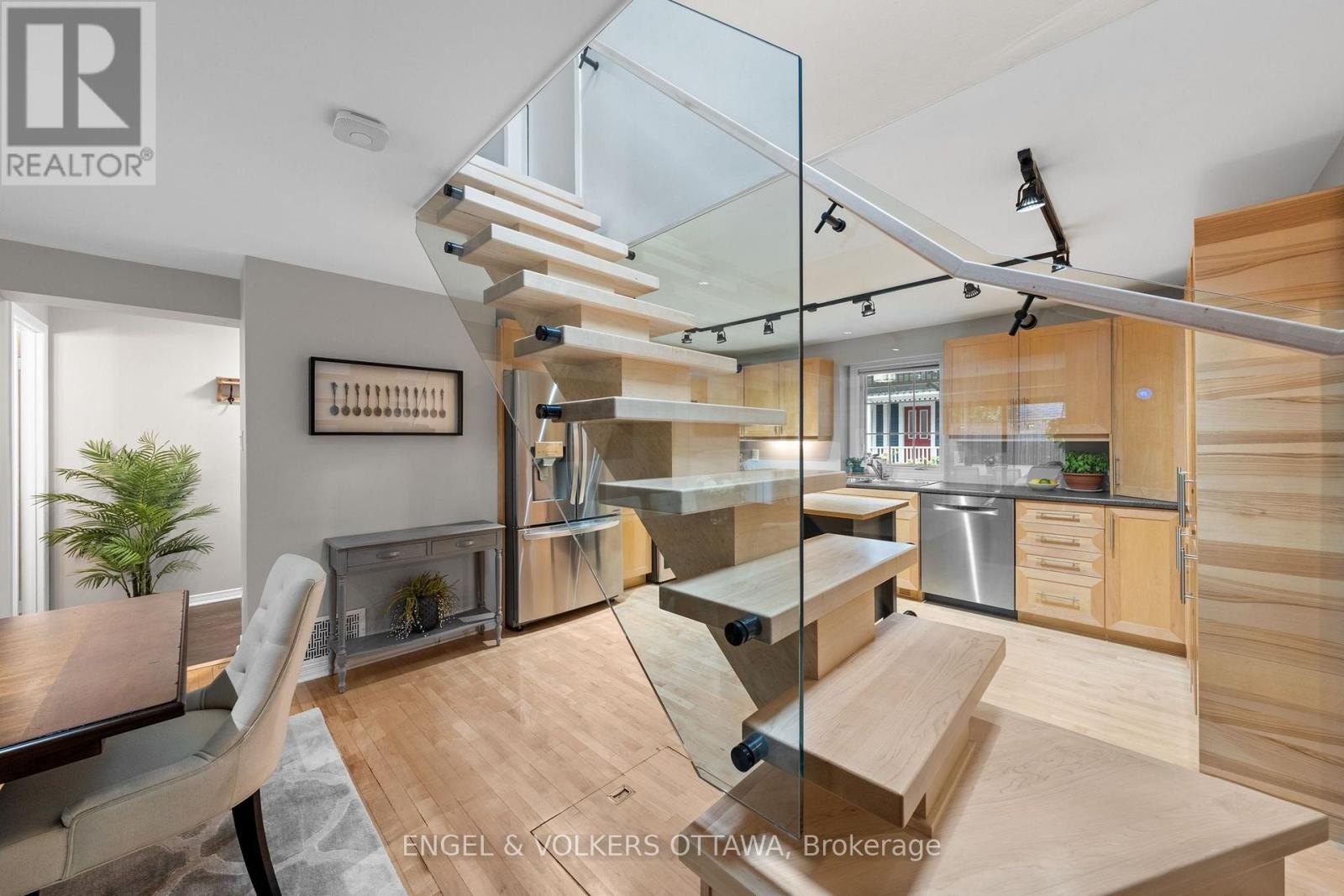 4 Avon Lane, Ottawa, ON