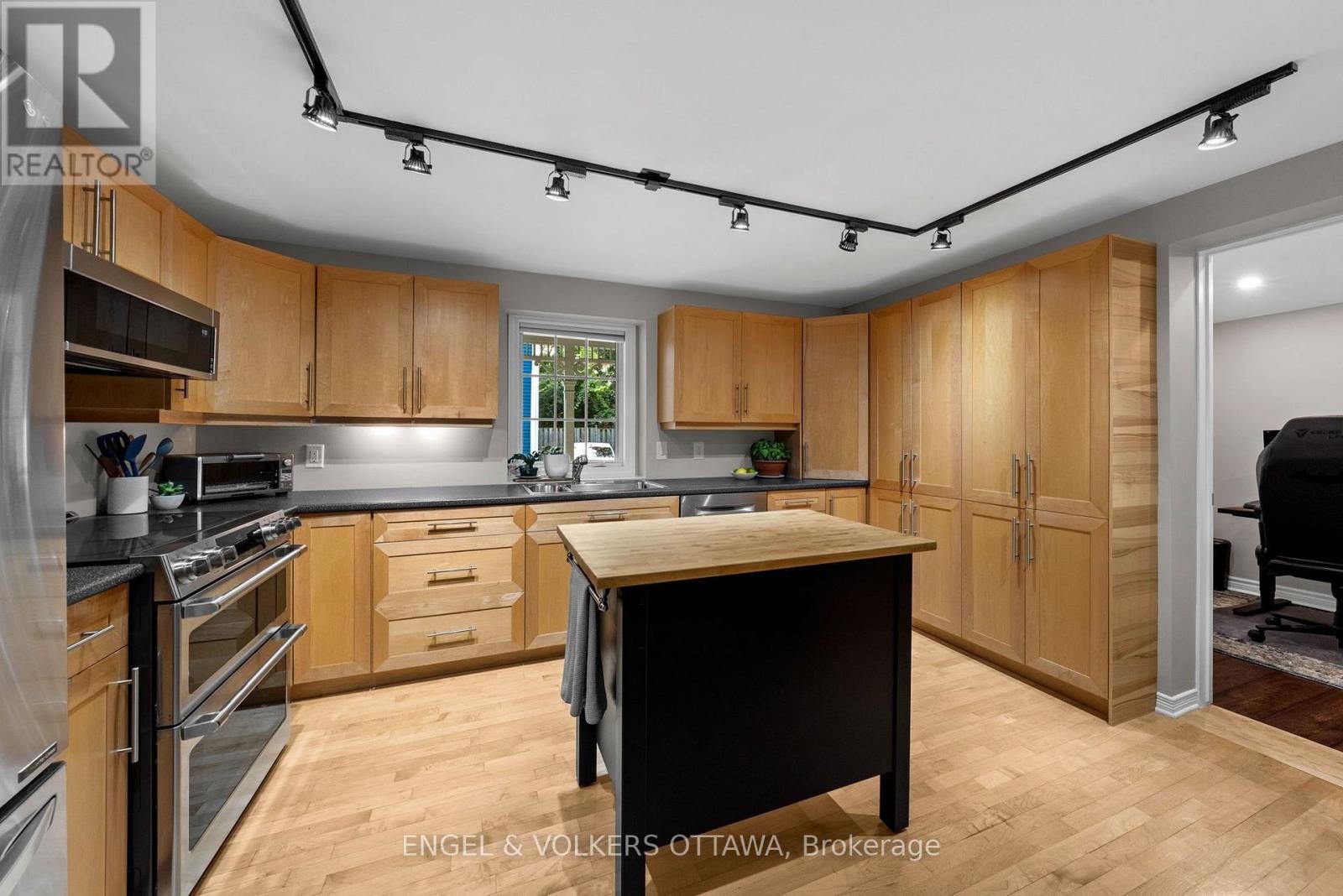 4 Avon Lane, Ottawa, ON