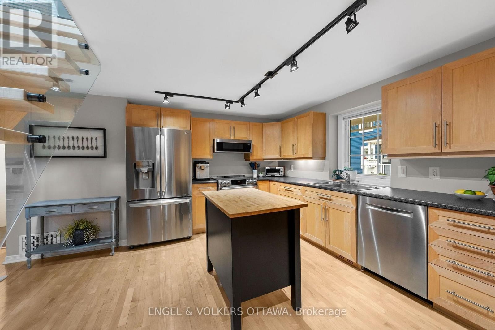 4 Avon Lane, Ottawa, ON
