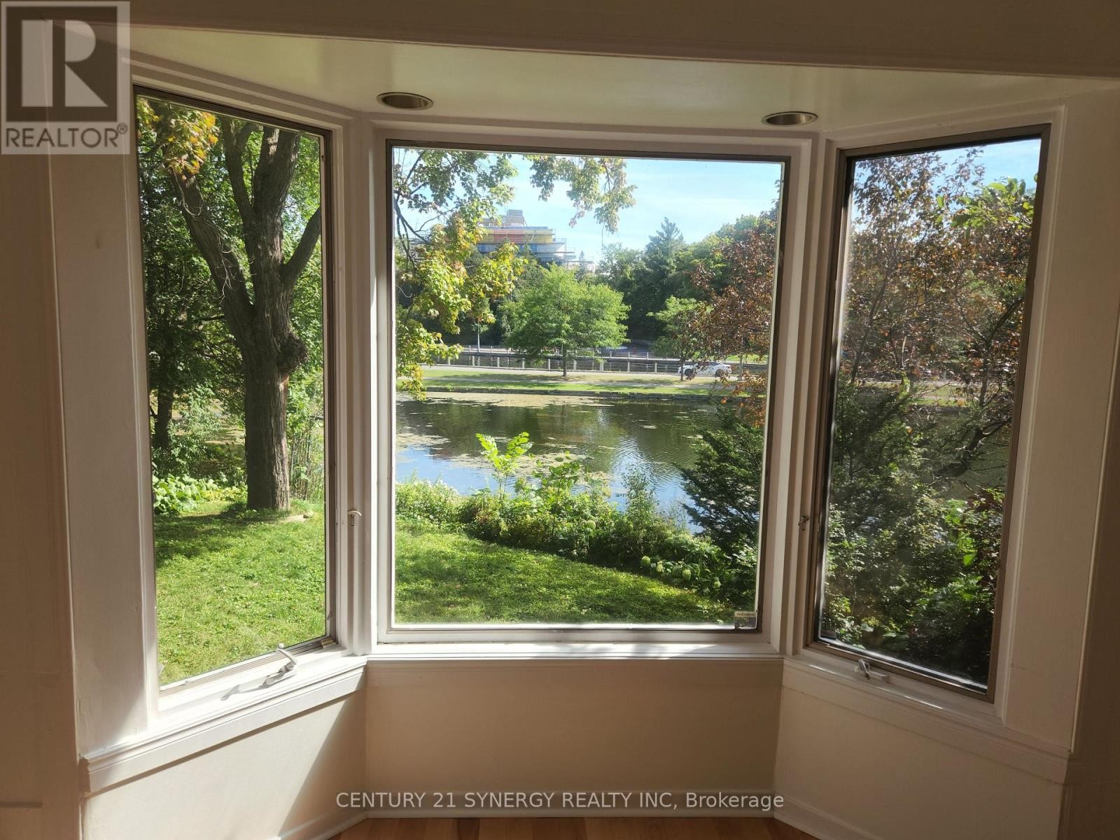 18 Wilton Crescent, Ottawa, ON